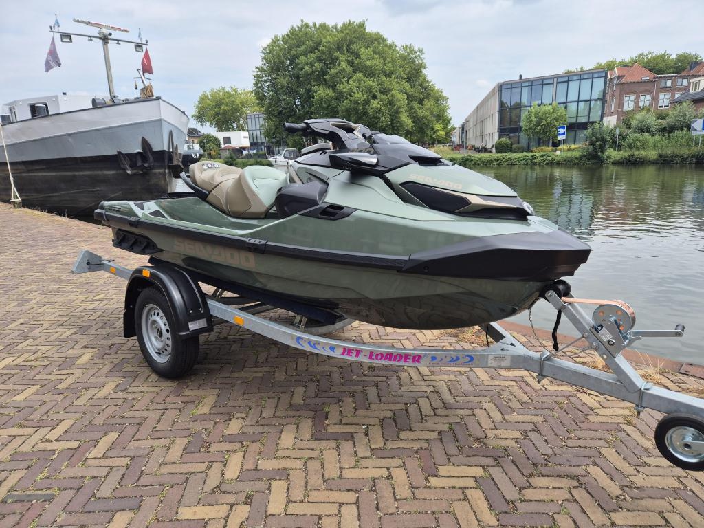 Sea-doo GTX 300 LIMITED (2023) 26 VAARUREN NIEUWSTAAT, Niet ingevuld, Niet ingevuld, Zo goed als nieuw, Benzine