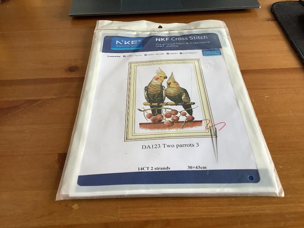 Borduurpakket two parrots 3. 30 x 43 cm nieuw, Ophalen of Verzenden, Nieuw, Handborduren, Borduurpakket