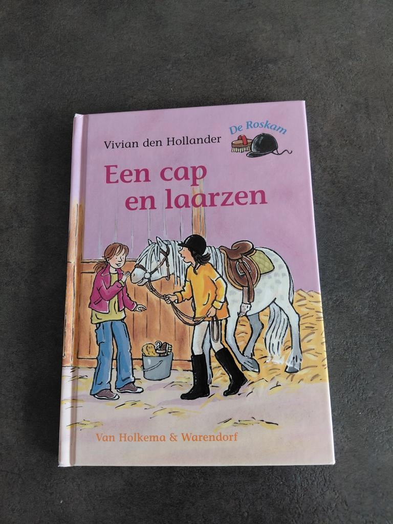 Nieuw - Een cap en laarzen - Vivian den Hollander, Ophalen of Verzenden, Nieuw, Fictie algemeen