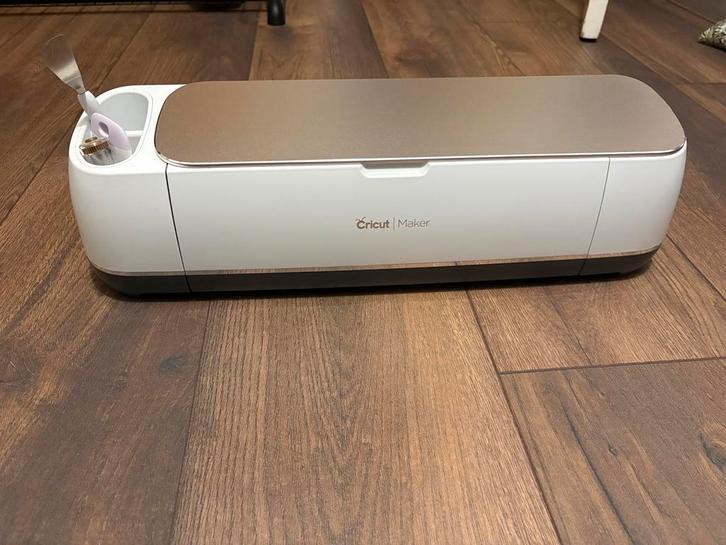 Cricut Maker champagne snijmachine met accessoires, Ophalen, Zo goed als nieuw, Gereedschap of Toebehoren
