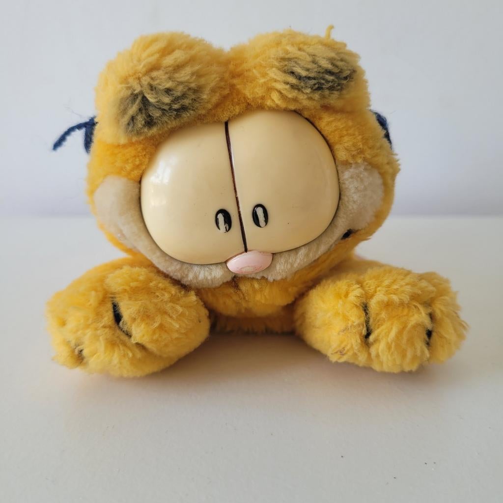 Garfield kat knuffel 1978 liggend vintage, Verzamelen, Stripfiguren, Ophalen of Verzenden, Garfield, Zo goed als nieuw, Beeldje of Figuurtje