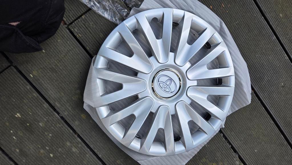 Wieldoppen 14 inch, 4 stuks, 1 met barst, Auto diversen, Wieldoppen, Ophalen of Verzenden