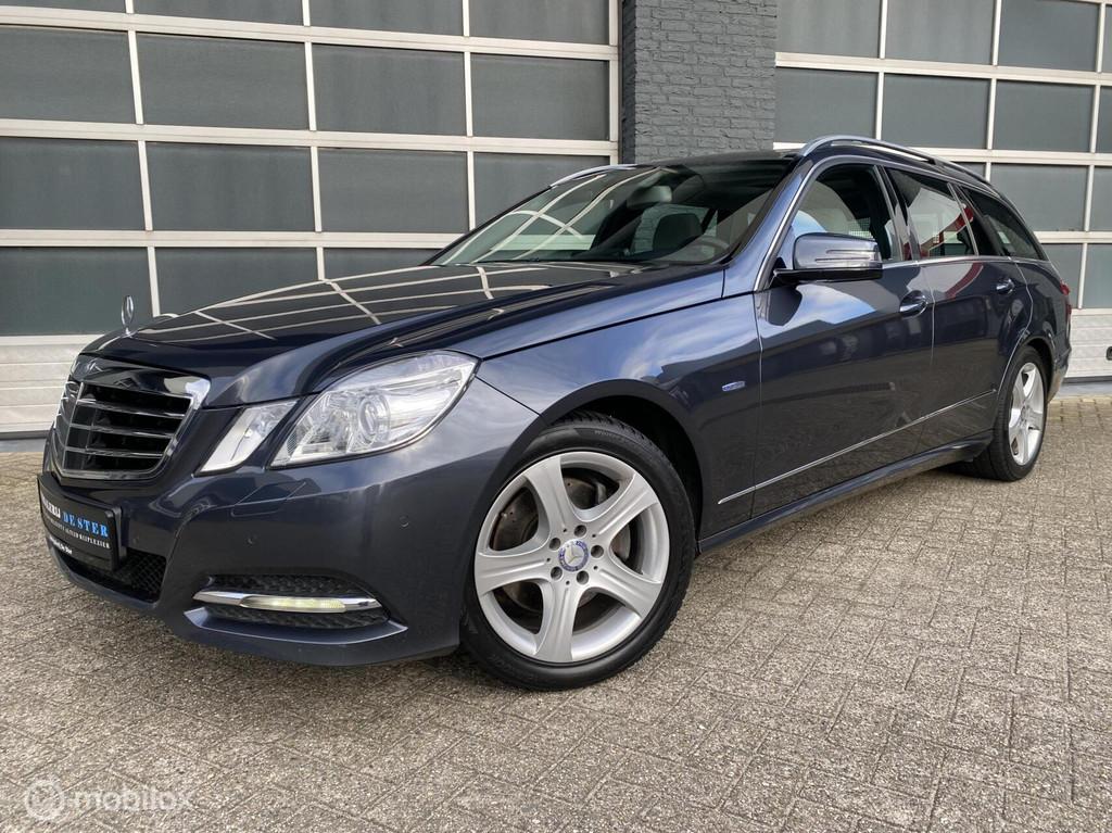 Mercedes E-klasse Estate 250 CGI Avantg. NAVI/PANO/PDC/TREKH, Auto's, Automaat, Achterwielaandrijving, Gebruikt, Beige