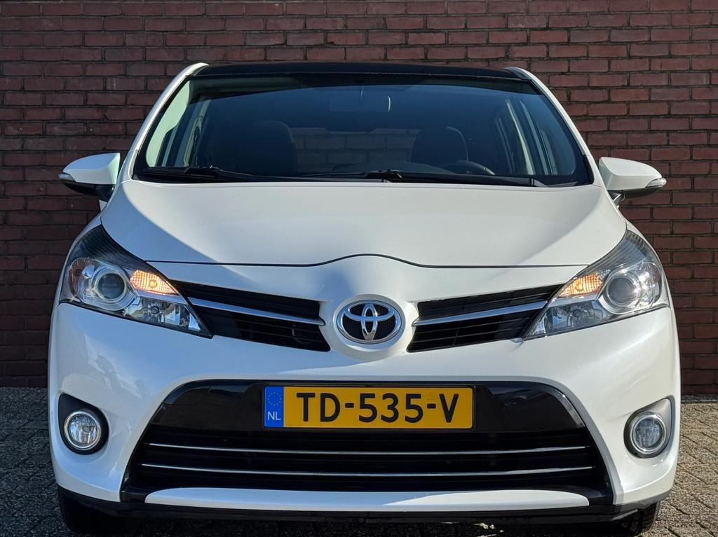Toyota Verso 1.6 VVT-I BUSINESS | NAVI! | CAMERA! | TREKHAAK, Auto's, Voorwielaandrijving, Euro 5, Gebruikt, Zwart