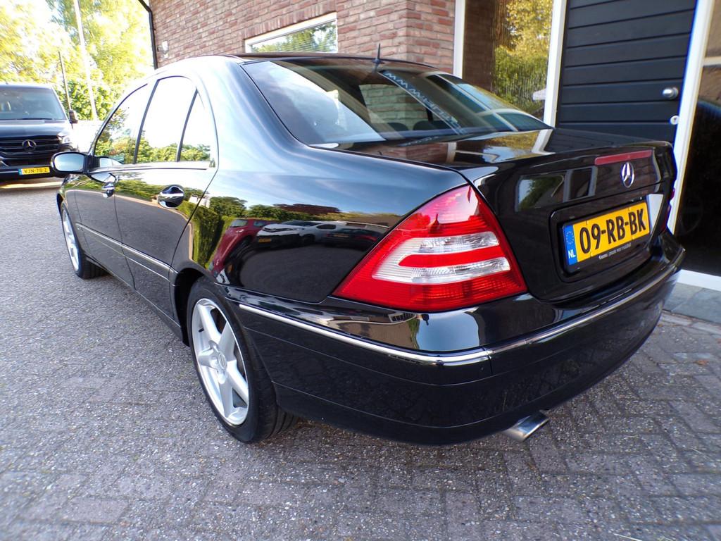 Mercedes-Benz C-klasse 180 K. Elegance Automaat / Airco / Na, Automaat, Gebruikt, Zwart, Navigatiesysteem