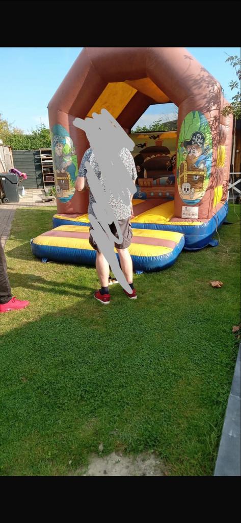 Springkussen luchtkasteel piraat met motor, Ophalen, Gebruikt