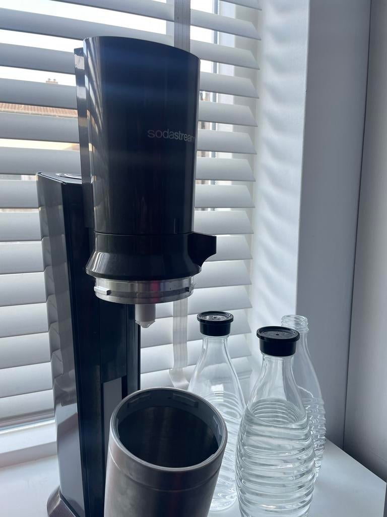 Sodastream Crystal met 3 flessen en nagenoeg volle cilinder, Ophalen of Verzenden, Zo goed als nieuw