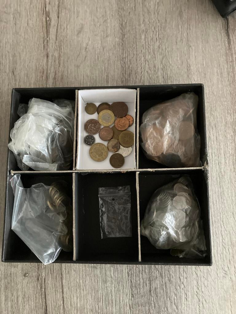 Zakje met Hollandse stuivers, dubbeltjes en buitenlandse mun, Postzegels en Munten, Munten | Nederland, Ophalen of Verzenden, Overige waardes