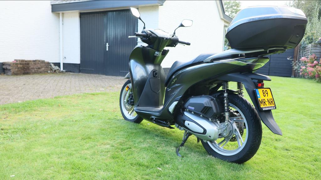 Honda SHi 150 Scooter - 2022 - 10000km, Ophalen, Zo goed als nieuw, Frame, Honda