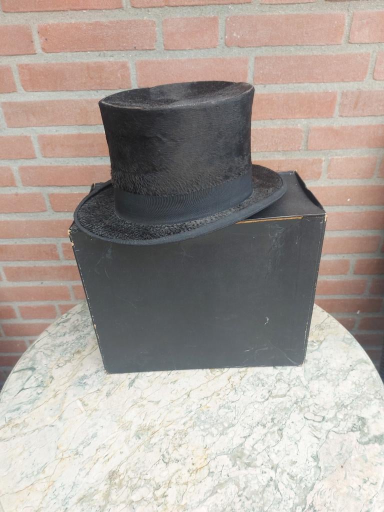 Hoge zwarte hoed met bewaardoos, Antiek en Kunst, Antiek | Kleding en Accessoires, Ophalen of Verzenden
