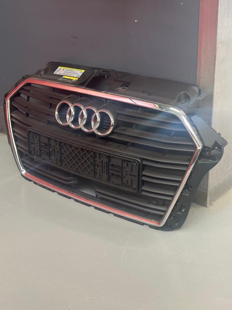Audi A3 Grill origineel 8V3.853.651.AB, Auto-onderdelen, Carrosserie en Plaatwerk, Ophalen, Gebruikt, Voor, Audi