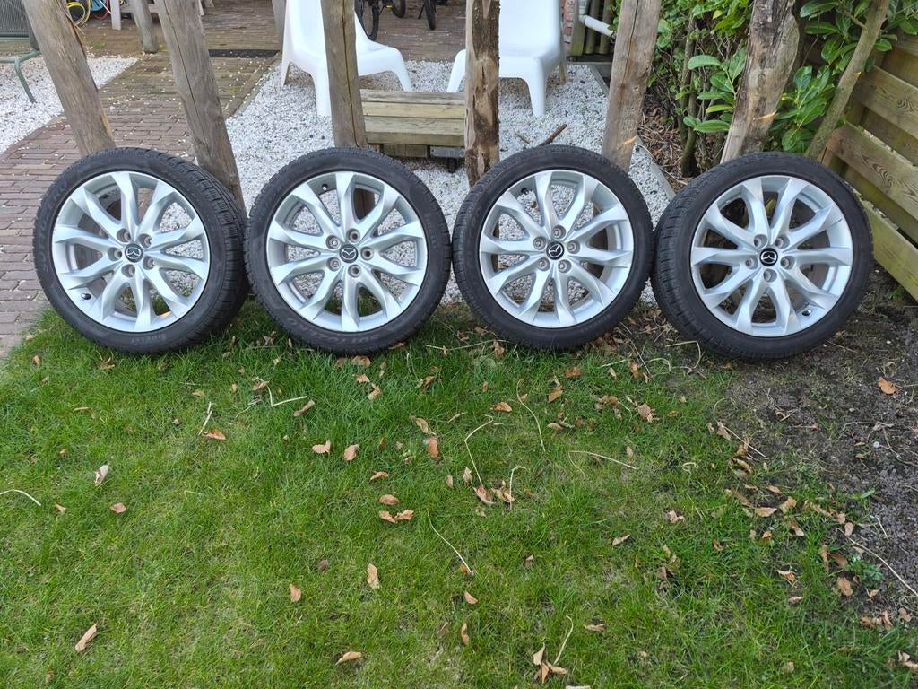 Velgen met winterbanden Mazda 3 215/45/18, Auto-onderdelen, Banden en Velgen, Ophalen, 18 inch, Banden en Velgen, Winterbanden