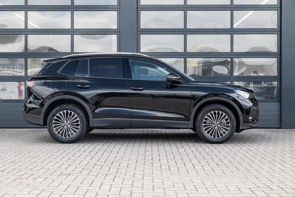 Volkswagen Tiguan 1.5 eHybrid 204pk DSG Life Edition | Trekh, 12 maanden, Stof, 150 min, Zwart