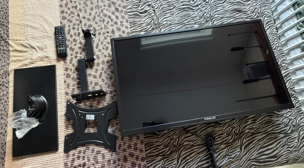 Finlux 32 inch met dvd speler, plus ophangb. standaard., 50 Hz, Zo goed als nieuw, Minder dan 40 cm, Ophalen