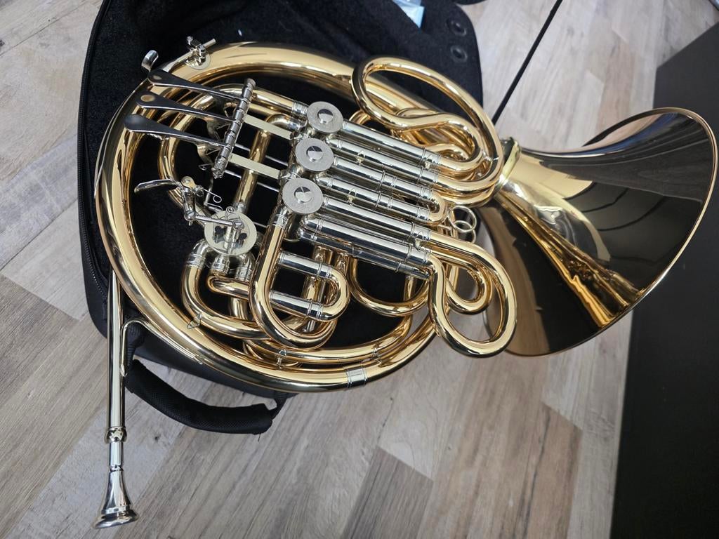 Dubbele waldhoorn Thomann 401G, Ophalen