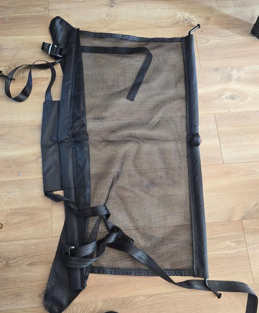 Veiligheidsnet hondenrek Volvo, Ophalen, Zo goed als nieuw