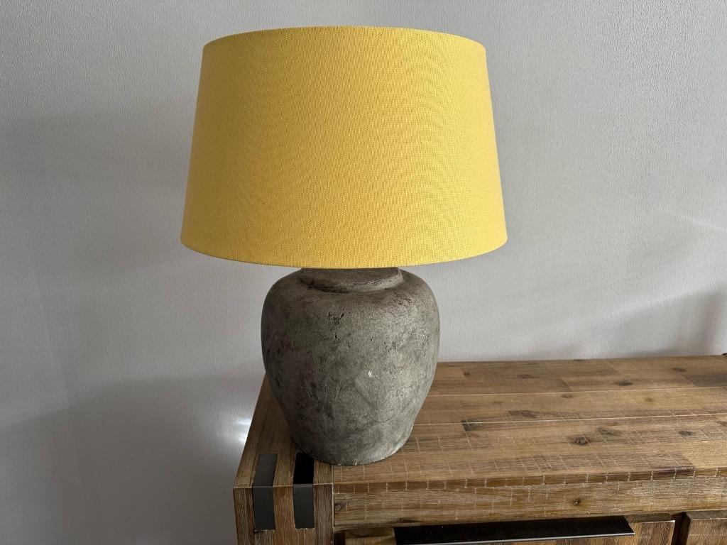 Moderne schemerlamp, Huis en Inrichting, Lampen | Tafellampen, Ophalen of Verzenden, Zo goed als nieuw, Modern, 50 tot 75 cm