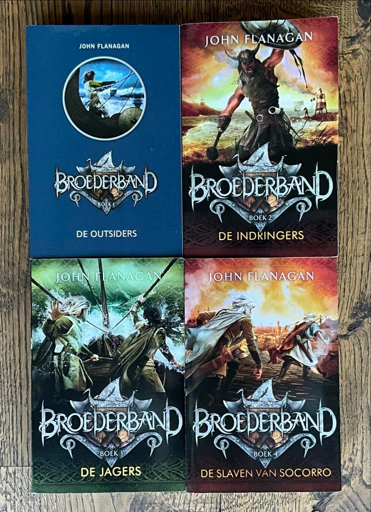 Broederband boeken 1 t/m 4 van John Flanagan, Boeken, Ophalen of Verzenden, Gelezen