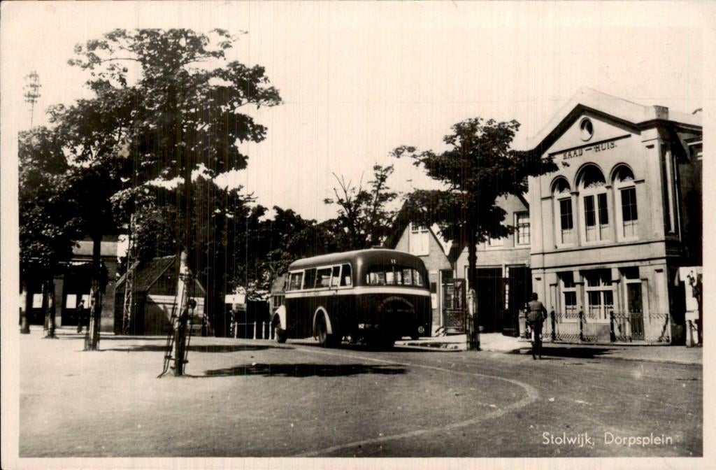 Stolwijk - Dorpsplein - Raad-huis, Ophalen of Verzenden, 1940 tot 1960, Gelopen, Zuid-Holland