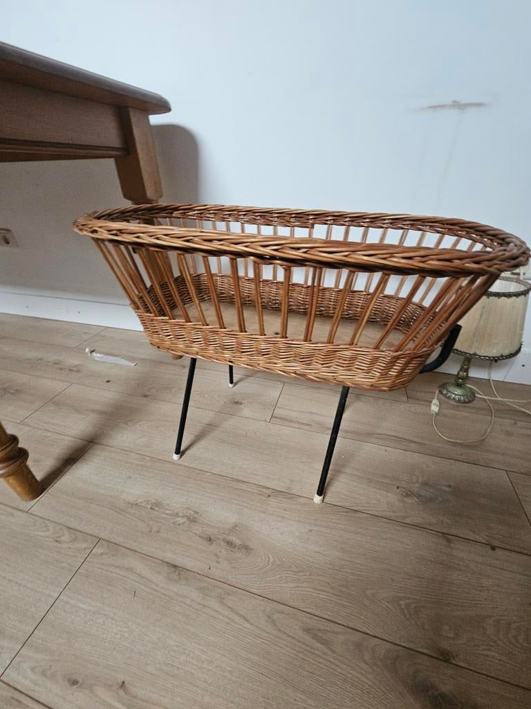 Rieten poppenwieg, Ophalen, Babypop