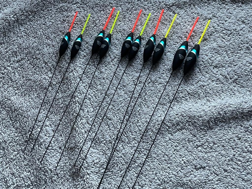 adv 202 / NIEUW serie 10 dobbers SPRO, Ophalen of Verzenden, Nieuw, Dobber of Lood