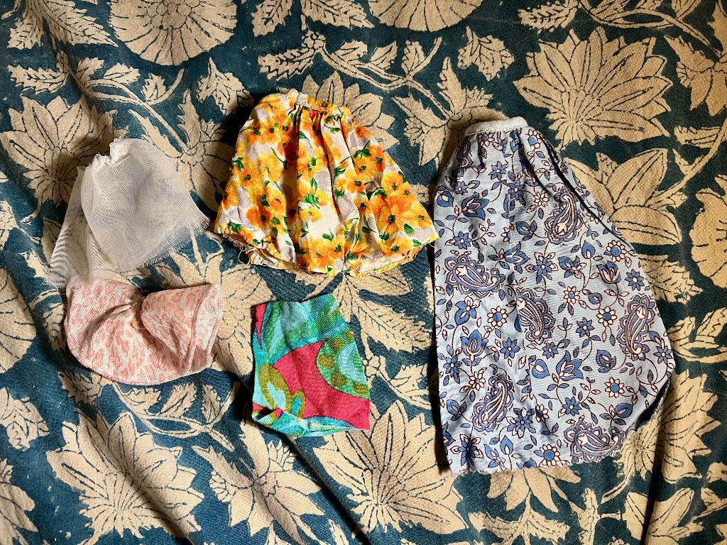 Vintage retro barbie sindy fleur rokjes kleding barbiekleren, Verzamelen, Poppen, Ophalen of Verzenden, Zo goed als nieuw, Kleertjes