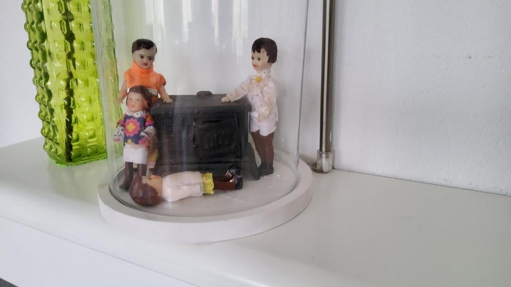 Oude  rubberen poppentjes  en ijzeren fornuisje, Verzamelen, Poppen, Ophalen, Gebruikt, Overige typen