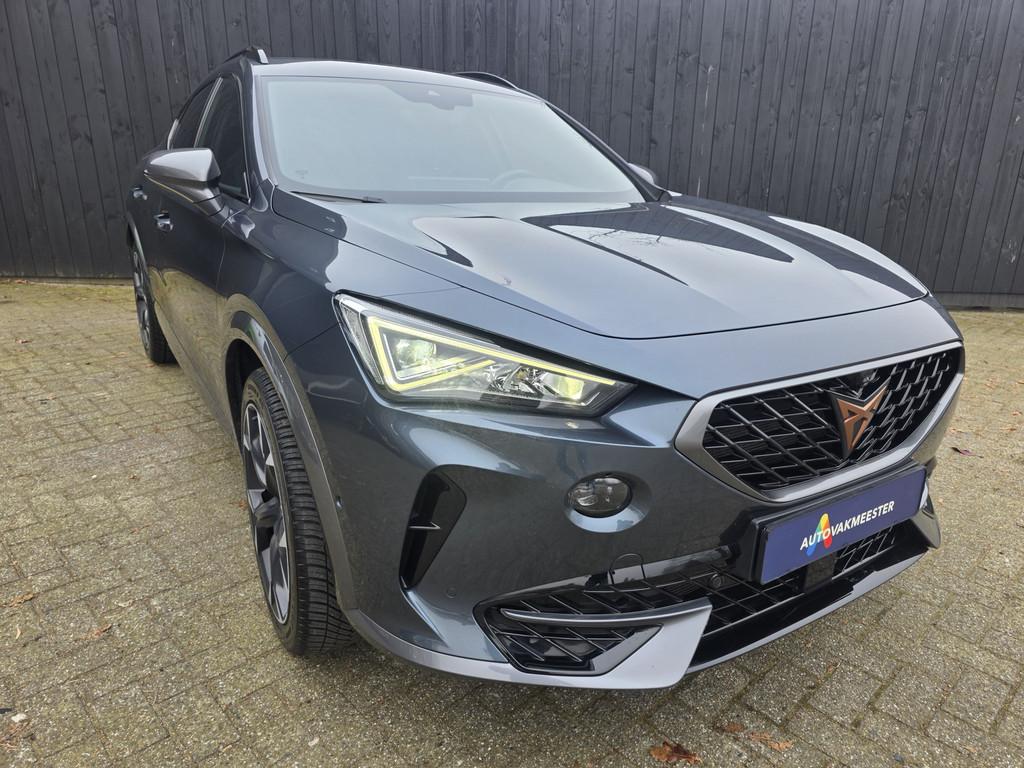 CUPRA Formentor 1.4 e-Hybrid VZ Performance (bj 2023), Gebruikt, 4 cilinders, Formentor, Leder en Stof