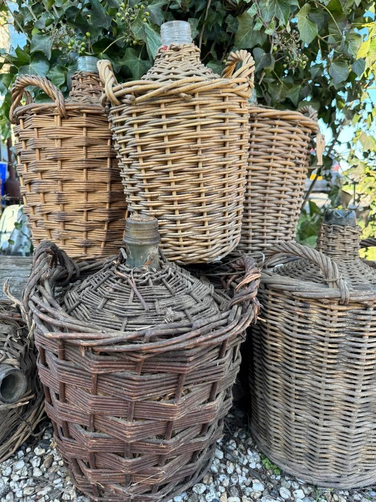 Vintage Mandflessen gistflessen in rieten mand, Ophalen