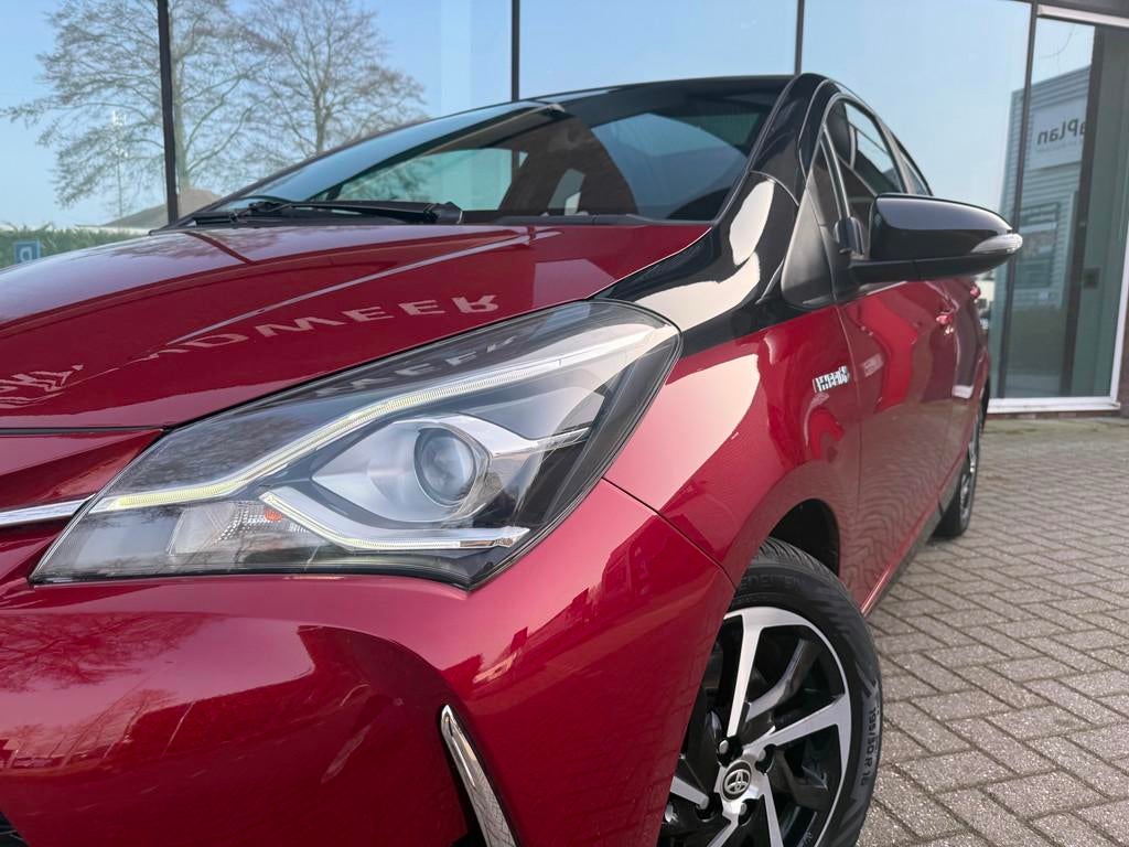 Toyota Yaris 1.5 Hybrid Y20 BiTone - Automaat - Panodak - Cl, 1497 cc, 4 cilinders, Leder en Stof, Bedrijf