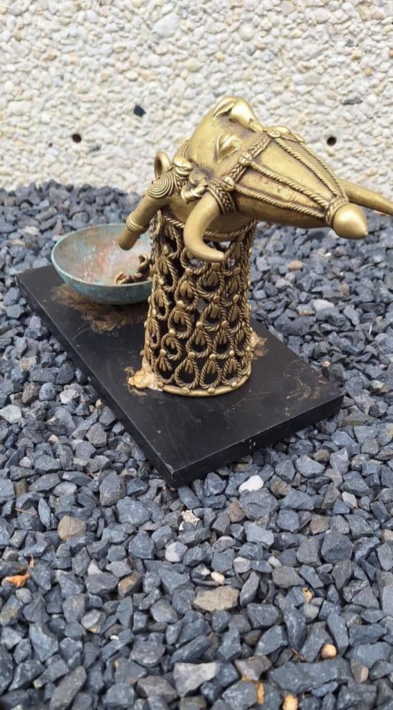 Bronzen Heilig Water Drager met een schaal en een vajra., Ophalen of Verzenden