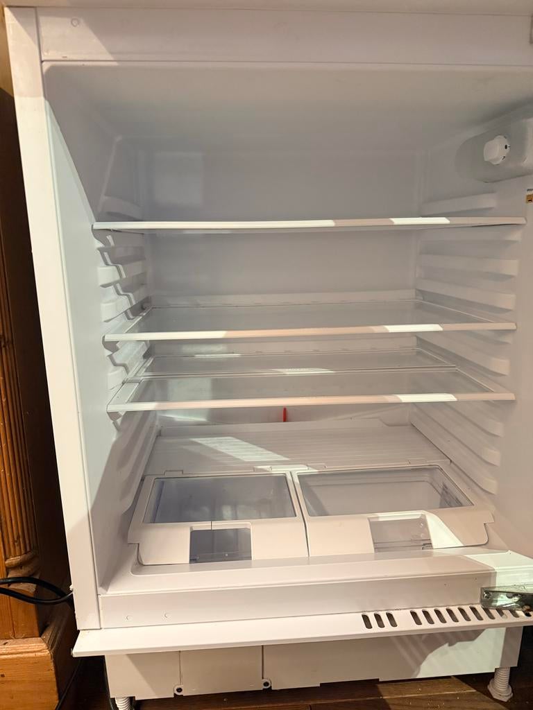 Witte koelkast met versvak Whirlpool, Witgoed en Apparatuur, Koelkasten en IJskasten, 100 tot 150 liter, Energieklasse A of zuiniger