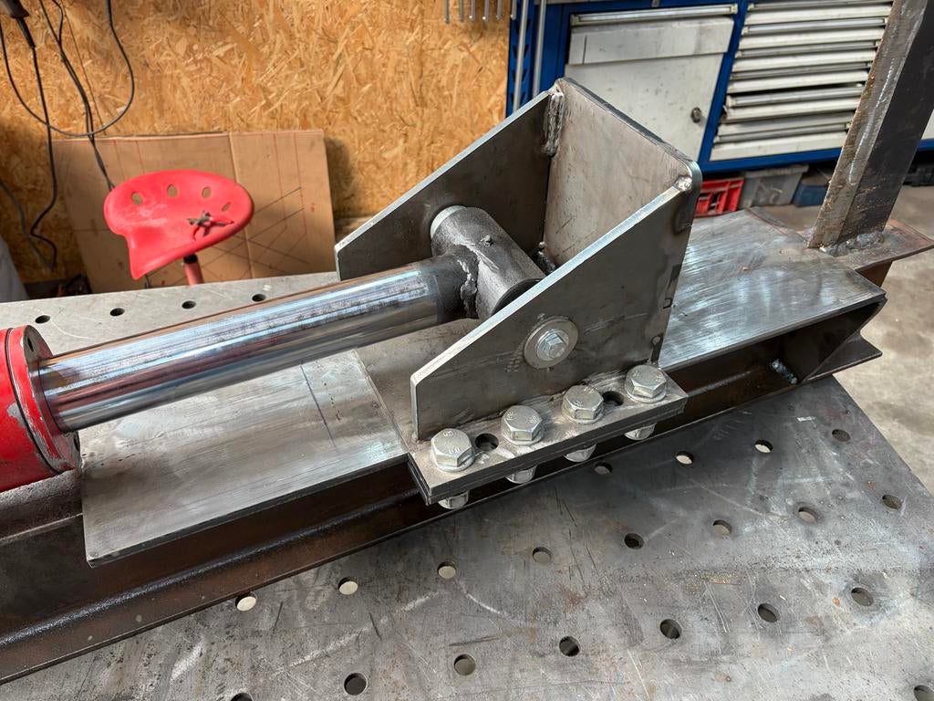 Houtklover 16 ton, Ophalen, Gebruikt, Liggend