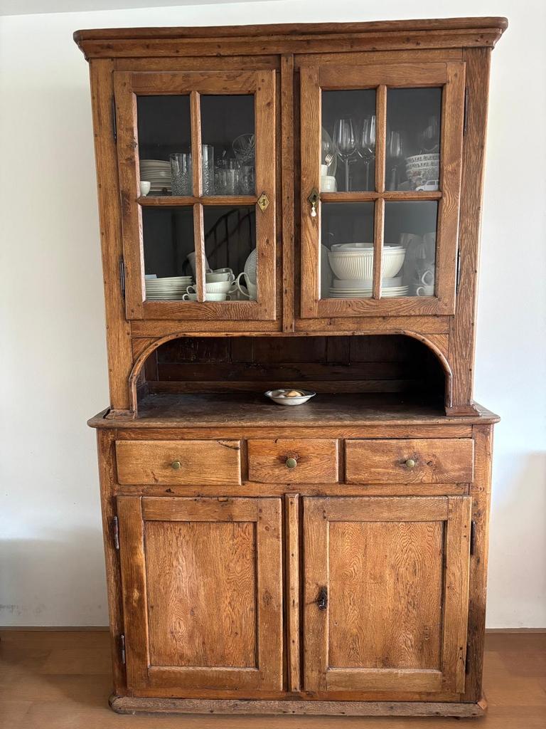 Gratis Antieke houten kast met glas, Ophalen