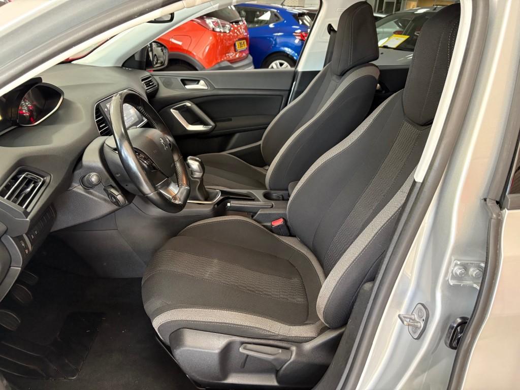 Peugeot 308 SW 1.2 TREKHAAK Navigatie ECC CRUISE / DAB RADIO, Voorwielaandrijving, Gebruikt, 1199 cc, Parkeersensor