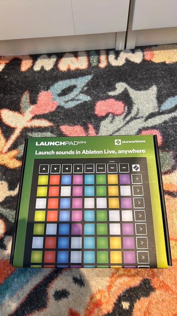 Novation Launchpad Mini MK3 - MIDI Grid Controller, Muziek en Instrumenten, Midi-apparatuur, Ophalen of Verzenden, Zo goed als nieuw