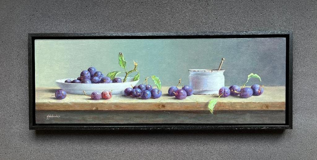 Schilderij kom en pruimen in een schaal. Hans Habraken.