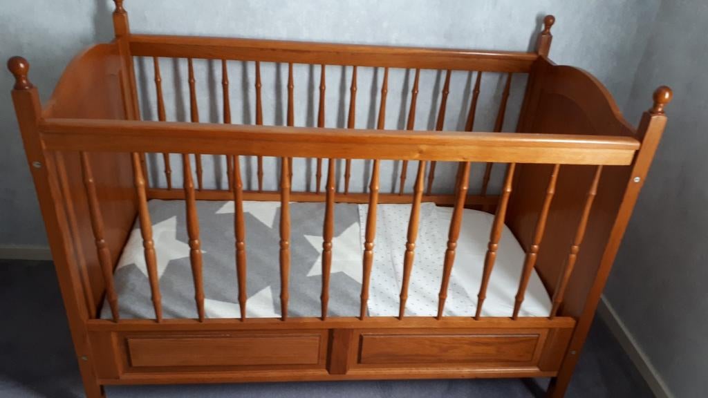 Eiken kinderledikant en commode met klepopzet, Ophalen, Gebruikt, Ledikant