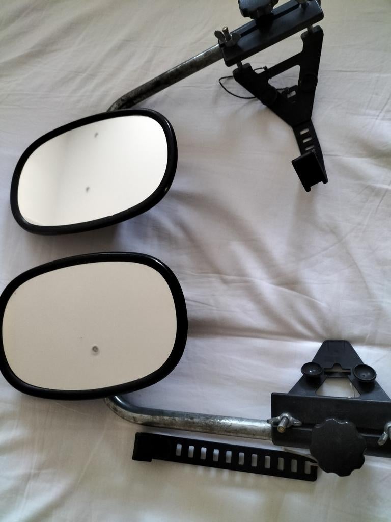 Twee caravan spiegels, Ophalen