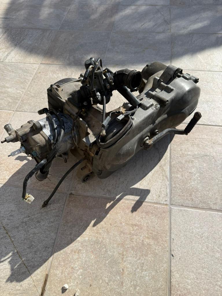 Piaggio 150cc hexagon motor blok LC zip sp 2takt 125cc, Ophalen of Verzenden