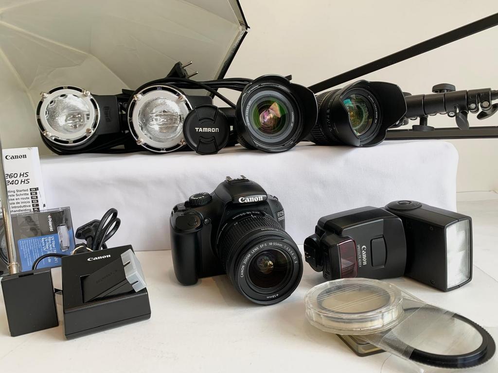 Canon EOS 1100 D digitale camera met toebehoren, Ophalen of Verzenden, Zo goed als nieuw, Canon, 8 keer of meer