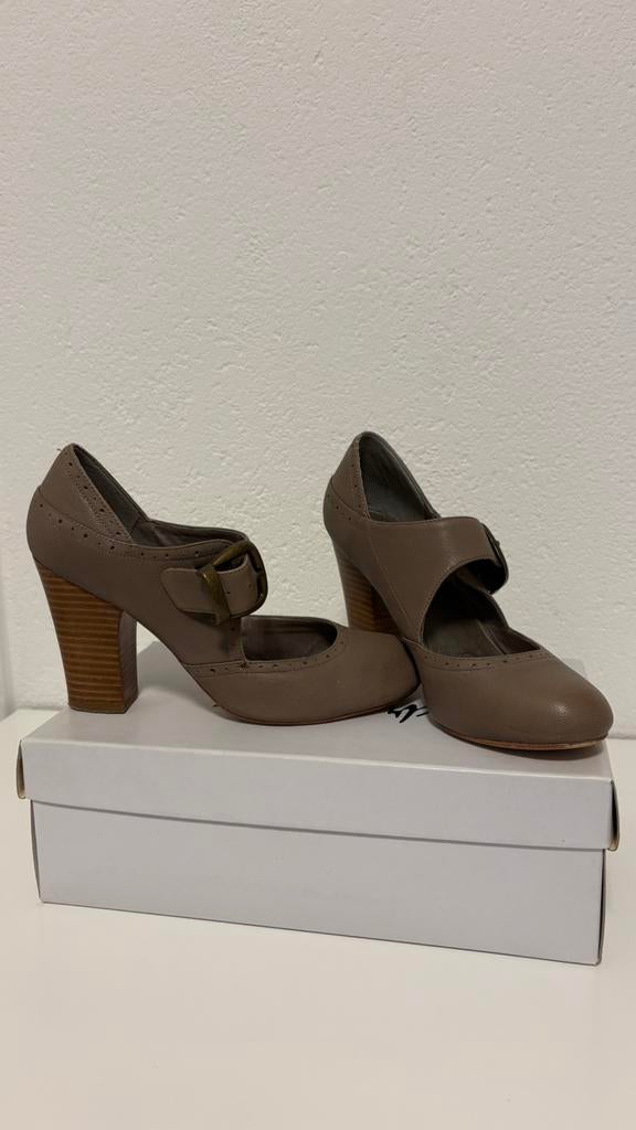 Dr. Adams pumps maat 37, Ophalen of Verzenden, Zo goed als nieuw, Beige