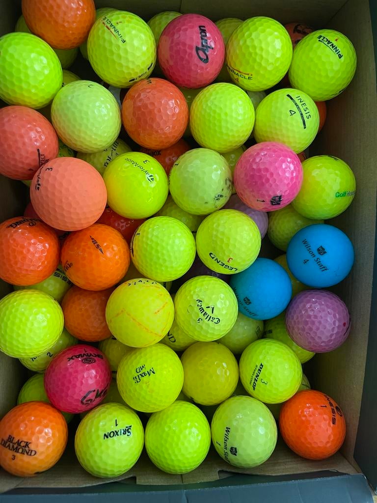 100 Gekleurde Golfballen - Diverse Merken en Kleuren, Ophalen of Verzenden, Gebruikt, Bal(len), Overige merken