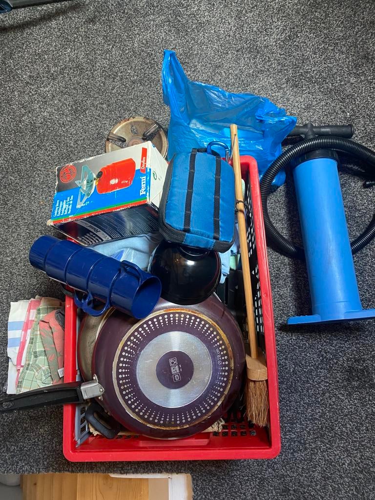 Krat vol kampeerspullen, Caravans en Kamperen, Ophalen, Gebruikt