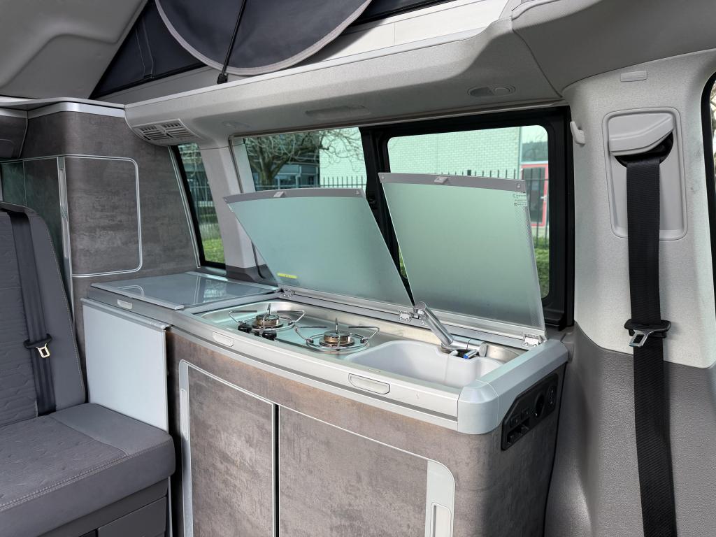 Volkswagen T6.1 California Ocean Bulli 2021 150PK 87.000KM, Caravans en Kamperen, Campers, Automaat, Volkswagen, Bedrijf, Overige merken