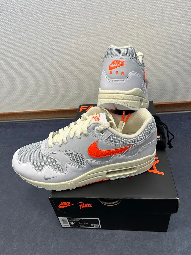 Patta Nike Air Max 1 White/Hyper Crimson-Pure Platinum mt 43, Overige kleuren, Nike, Nieuw, Ophalen of Verzenden