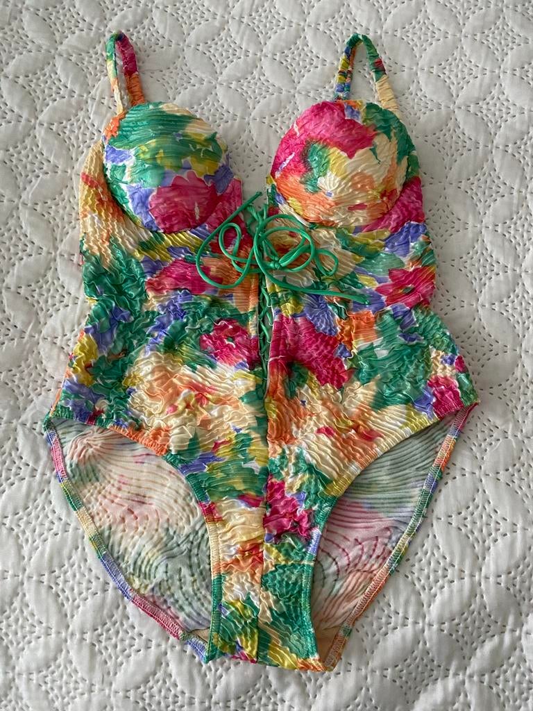 Vintage bloemen badpak merk NOCOLE OLIVIER maat 38, Kleding | Dames, Badmode en Zwemkleding, Zo goed als nieuw, Badpak, Overige kleuren