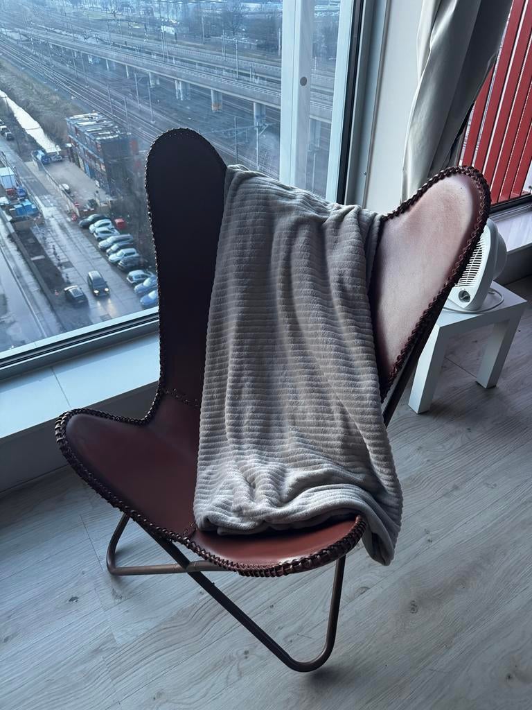 Bruine leren vlinderstoel, Ophalen, Bruin, Leer, Zo goed als nieuw