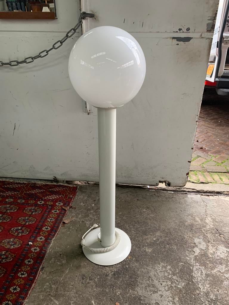 Space Age Woja Holland vloerlamp met  witte glazen bol, Huis en Inrichting, Ophalen of Verzenden, Zo goed als nieuw