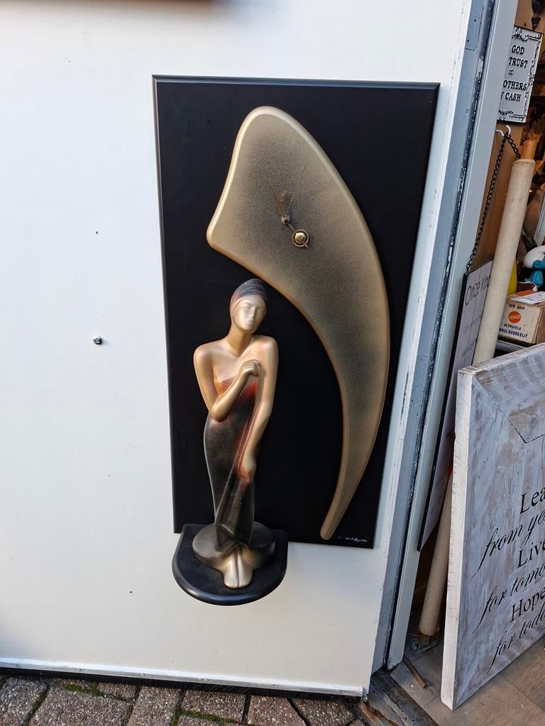 Art Deco Wandklok met Vrouwelijk Figuur, Ophalen